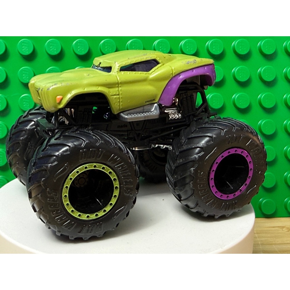 Hot Wheels Monster Trucks Hulk Marvel Avengers Green Purple 1:64 Diecast Toy